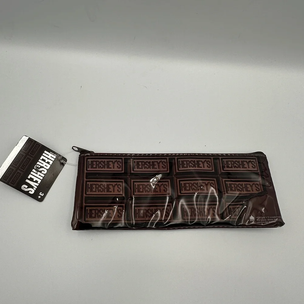 NWT Hershey’s 2 Piece Set Zipper Bag And Chocolate Lip Balm With Keychain New